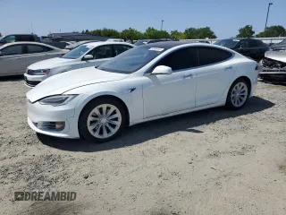 2018 Tesla Model S 75D z VIN 5YJSA1E29JF281143, wystawiony jako Copart lot #54208145 z przebiegiem 132 722 mil mil oraz Szkoda całkowita • Salvage title. Historia ofert i sprzedaży dostępna na DreamBid. Obrazek 1.