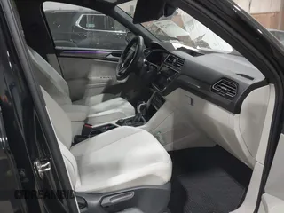 2024 Volkswagen Tiguan SE R-Line Black with VIN 3VV8B7AX8RM103700, listed as a IAAI auction lot 41991238 with 5,084 mi miles and . Bid and sale history available at DreamBid. Image 5.