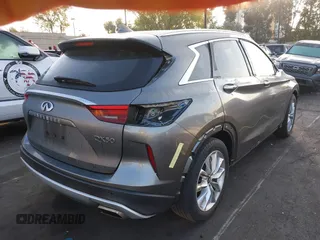 2019 Infiniti QX50 Essential z VIN 3PCAJ5M11KF114918, wystawiony jako IAAI lot #42574959 z przebiegiem 70 315 mil mil oraz . Historia ofert i sprzedaży dostępna na DreamBid. Obrazek 4.