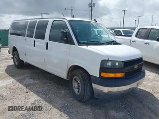 2020 Chevrolet Express Passenger LS z VIN 1GAZGNFG3L1241756, wystawiony jako IAAI lot #42513261 z przebiegiem 23 256 mil mil oraz . Historia ofert i sprzedaży dostępna na DreamBid. Obrazek 1.