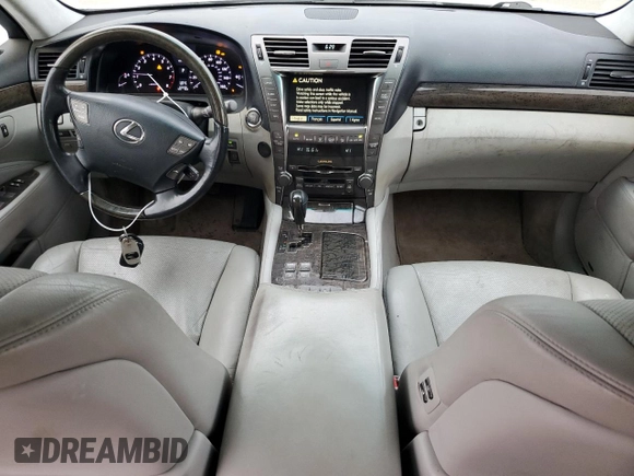 2007 Lexus LS 460 L z VIN JTHGL46F775001036, wystawiony jako Copart lot #53538495 z przebiegiem 133 138 mil mil oraz Szkody całkowita. Historia ofert i sprzedaży dostępna na DreamBid. Obrazek 8.