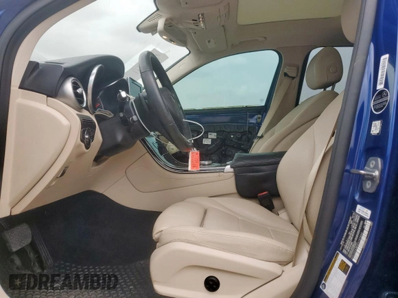 2019 Mercedes-Benz GLC 300 z VIN WDC0G4JB0KV157840, wystawiony jako Copart lot #63104085 z przebiegiem Nie podano mil oraz Szkoda całkowita • Salvage title. Historia ofert i sprzedaży dostępna na DreamBid. Obrazek 7.