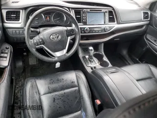 2014 Toyota Highlander XLE z VIN 5TDJKRFHXES007994, wystawiony jako Copart lot #54488235 z przebiegiem 109 792 mil mil oraz Tytuł czysty. Historia ofert i sprzedaży dostępna na DreamBid. Obrazek 8.