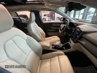 2024 Volvo XC40 Plus Bright Theme z VIN YV4L12UE6R2216347, wystawiony jako Copart lot #53724375 z przebiegiem 11 885 mil mil oraz Czysty tytuł • Clean title. Historia ofert i sprzedaży dostępna na DreamBid. Obrazek 5.