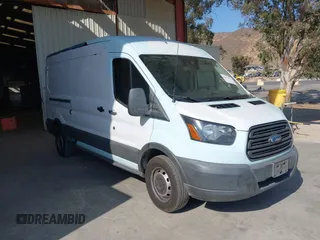 2018 Ford Transit z VIN 1FTYR2CM7JKA26085, wystawiony jako IAAI lot #42323037 z przebiegiem 131 121 mil mil oraz . Historia ofert i sprzedaży dostępna na DreamBid. Obrazek 1.
