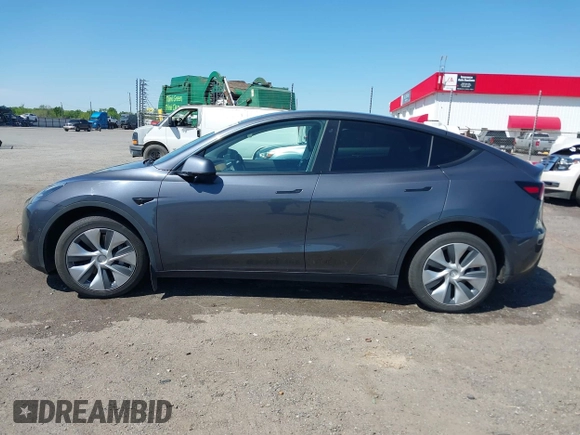 2022 Tesla Model Y Long Range with VIN 7SAYGDEE7NF426404, listed as a IAAI auction lot 42040490 with 39,635 mi miles and . Bid and sale history available at carsss.com. Image 14.