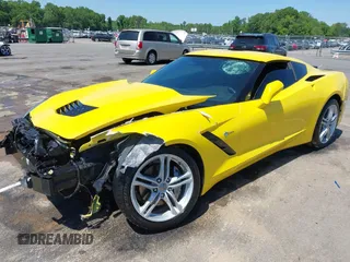 2016 Chevrolet Corvette 1LT z VIN 1G1YB2D77G5111974, wystawiony jako IAAI lot #42134341 z przebiegiem 28 287 mil mil oraz . Historia ofert i sprzedaży dostępna na DreamBid. Obrazek 2.