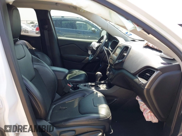 2019 Jeep Cherokee Latitude Plus z VIN 1C4PJLLB9KD232828, wystawiony jako IAAI lot #42373598 z przebiegiem 106 160 mil mil oraz . Historia ofert i sprzedaży dostępna na DreamBid. Obrazek 5.