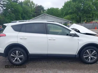 2017 Toyota RAV4 XLE с VIN JTMWFREV9HJ126106, выставлен на аукционе IAAI как лот 42240404 с пробегом 114 миль миль и . История ставок и продаж доступна на DreamBid. Изображение 14.