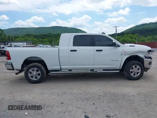2022 Ram 2500 Big Horn with VIN 3C6UR5MJ0NG383441, listed as a IAAI auction lot 42368641 with 27,903 mi miles and . Bid and sale history available at DreamBid. Image 13.