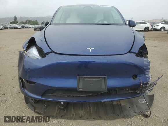 2024 Tesla Model Y with VIN 7SAYGDED3RF118546, listed as a Copart auction lot 56573375 with 4,760 mi miles and Salvage title. Bid and sale history available at DreamBid. Image 5.
