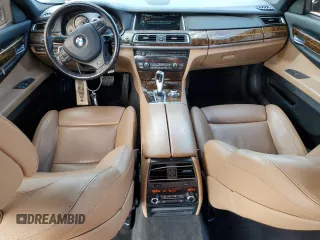 2013 BMW 7 Series 740Li xDrive z VIN WBAYF4C53DDE23895, wystawiony jako Copart lot #47223065 z przebiegiem 135 567 mil mil oraz Szkoda całkowita • Salvage title. Historia ofert i sprzedaży dostępna na DreamBid. Obrazek 8.