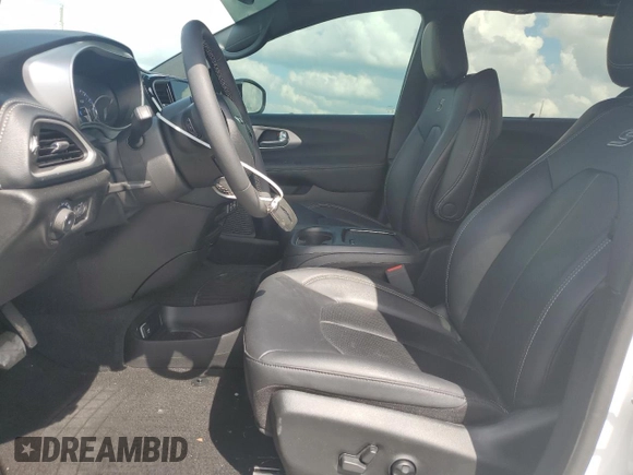2024 Chrysler Pacifica Touring L with VIN 2C4RC1BG2RR116768, listed as a Copart auction lot 54598075 with 12,054 mi miles and Salvage title. Bid and sale history available at DreamBid. Image 7.