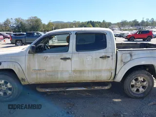 2006 Toyota Tacoma z VIN 3TMLU42N26M004719, wystawiony jako IAAI lot #40569250 z przebiegiem Nie podano mil oraz . Historia ofert i sprzedaży dostępna na DreamBid. Obrazek 14.
