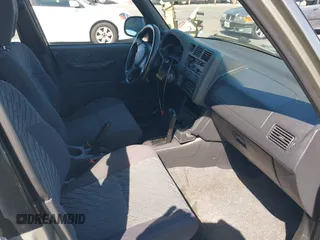 2000 Toyota RAV4 z VIN JT3GP10V5Y7065431, wystawiony jako IAAI lot #42639523 z przebiegiem 262 038 mil mil oraz . Historia ofert i sprzedaży dostępna na DreamBid. Obrazek 5.