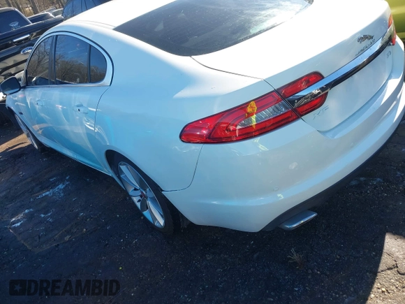 2015 Jaguar XF V6 Portfolio with VIN SAJWA0F7XF8U64372, listed as a IAAI auction lot 41352544 with 62,307 mi miles. Bid and sale history available at carsss.com. Image 3.