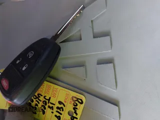 2018 Jeep Wrangler Unlimited Sahara z VIN 1C4HJWEG6JL893798, wystawiony jako IAAI lot #42299351 z przebiegiem Nie podano mil oraz . Historia ofert i sprzedaży dostępna na DreamBid. Obrazek 11.