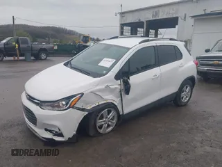 2022 Chevrolet Trax LT with VIN KL7CJPSM8NB563745, listed as a IAAI auction lot 41951023 with 8,445 mi miles. Bid and sale history available at carsss.com. Image 2.