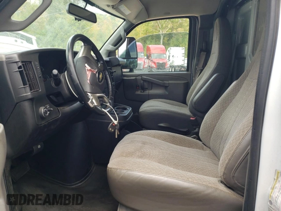 2019 Chevrolet Express Commercial z VIN 1GB0GRFG3K1194206, wystawiony jako Copart lot #71638604 z przebiegiem Nie podano mil oraz Szkoda całkowita • Salvage title. Historia ofert i sprzedaży dostępna na DreamBid. Obrazek 7.