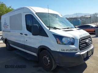 2019 Ford Transit Passenger XL z VIN 1FBZX2CM2KKB39846, wystawiony jako IAAI lot #42210622 z przebiegiem 136 191 mil mil oraz . Historia ofert i sprzedaży dostępna na DreamBid. Obrazek 1.