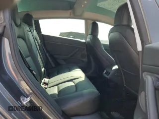 2021 Tesla Model 3 Long Range z VIN 5YJ3E1EB0MF005205, wystawiony jako Copart lot #63552954 z przebiegiem 24 691 mil mil oraz Szkoda całkowita • Salvage title. Historia ofert i sprzedaży dostępna na DreamBid. Obrazek 10.