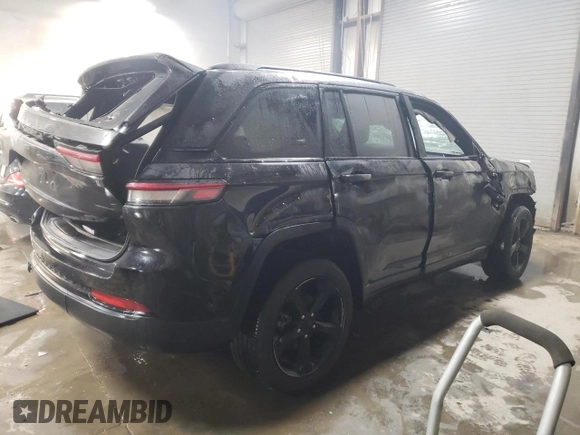2024 Jeep Grand Cherokee Altitude X with VIN 1C4RJHAG3RC112415, listed as a Copart auction lot 83643914 with 10,776 mi miles and Salvage title. Bid and sale history available at DreamBid. Image 3.