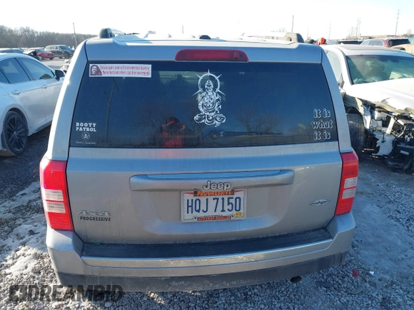 2016 Jeep Patriot Latitude with VIN 1C4NJRFB2GD647292, listed as a IAAI auction lot 41423443 with 88,905 mi miles and . Bid and sale history available at carsss.com. Image 15.