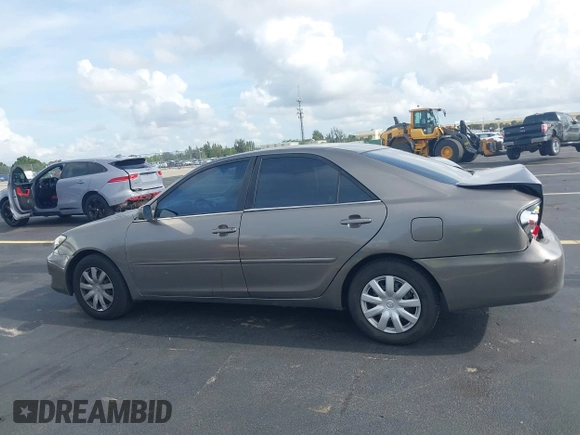 2006 Toyota Camry STD z VIN 4T1BE32K96U719755, wystawiony jako IAAI lot #42484020 z przebiegiem 155 910 mil mil oraz . Historia ofert i sprzedaży dostępna na DreamBid. Obrazek 14.