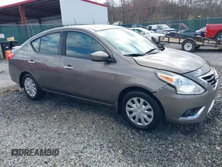 2016 Nissan Versa S z VIN 3N1CN7AP7GL878365, wystawiony jako IAAI lot #41984487 z przebiegiem 121 394 mil mil oraz . Historia ofert i sprzedaży dostępna na DreamBid. Obrazek 1.