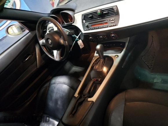 2005 BMW Z4 3.0i with VIN 4USBT53555LU09714, listed as a Copart auction lot 43445835 with 157,587 mi miles and Clean title. Bid and sale history available at DreamBid. Image 8.