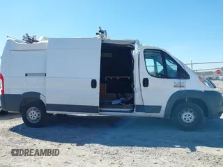2018 Ram ProMaster Cargo z VIN 3C6TRVDG9JE148879, wystawiony jako IAAI lot #41803582 z przebiegiem 235 110 mil mil oraz . Historia ofert i sprzedaży dostępna na DreamBid. Obrazek 14.