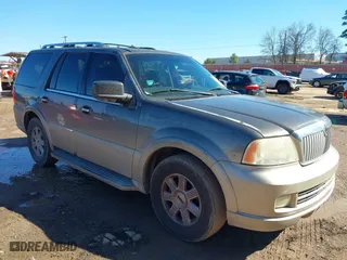 2006 Lincoln Navigator Luxury with VIN 5LMFU27596LJ14686, listed as a IAAI auction lot 41630251 with 243,245 mi miles. Bid and sale history available at carsss.com. Image 1.