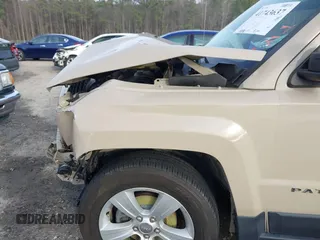 2017 Jeep Patriot Sport with VIN 1C4NJPBB3HD186308, listed as a IAAI auction lot 41743637 with 82,111 mi miles. Bid and sale history available at carsss.com. Image 18.