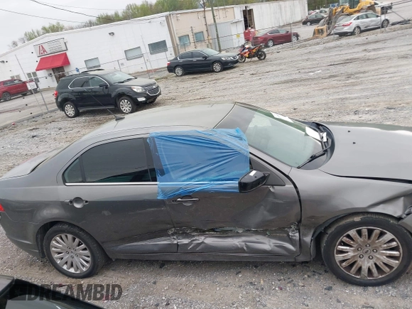 2010 Ford Fusion Hybrid z VIN 3FADP0L31AR326917, wystawiony jako IAAI lot #41938486 z przebiegiem 132 845 mil mil oraz . Historia ofert i sprzedaży dostępna na DreamBid. Obrazek 13.