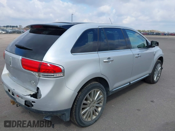 2011 Lincoln MKX z VIN 2LMDJ8JK7BBJ15676, wystawiony jako IAAI lot #42096817 z przebiegiem 218 798 mil mil oraz . Historia ofert i sprzedaży dostępna na DreamBid. Obrazek 4.