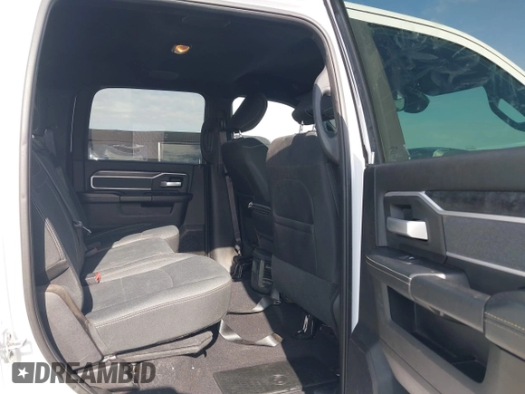 2021 Ram 2500 Big Horn z VIN 3C6UR5DLXMG648737, wystawiony jako IAAI lot #42066827 z przebiegiem 82 053 mil mil oraz . Historia ofert i sprzedaży dostępna na DreamBid. Obrazek 8.
