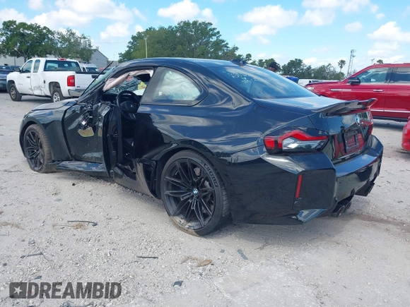 2024 BMW M2 z VIN 3MF13DM0XR8D99996, wystawiony jako IAAI lot #42042486 z przebiegiem 8120 mil mil oraz . Historia ofert i sprzedaży dostępna na DreamBid. Obrazek 3.