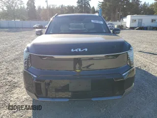 2024 Kia EV9 GT-Line z VIN KNDAEFS50R6038050, wystawiony jako Copart lot #73561904 z przebiegiem 188 mil mil oraz Szkody całkowita. Historia ofert i sprzedaży dostępna na DreamBid. Obrazek 5.