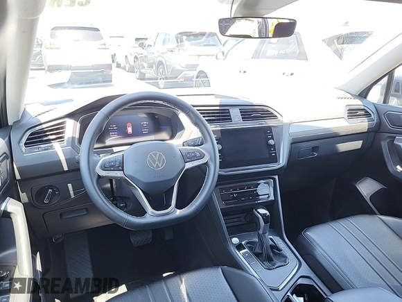 2024 Volkswagen Tiguan SE with VIN 3VV3B7AX8RM107014, listed as a IAAI auction lot 42734341 with 27,789 mi miles and . Bid and sale history available at DreamBid. Image 51.