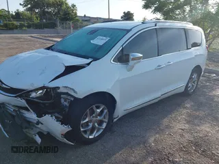 2017 Chrysler Pacifica Limited z VIN 2C4RC1GG9HR514681, wystawiony jako IAAI lot #42268035 z przebiegiem 153 319 mil mil oraz . Historia ofert i sprzedaży dostępna na DreamBid. Obrazek 2.