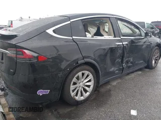 2018 Tesla Model X 75D with VIN 5YJXCBE25JF117801, listed as a IAAI auction lot 41798116 with 95,253 mi miles. Bid and sale history available at carsss.com. Image 4.