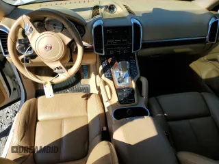 2012 Porsche Cayenne S Hybrid z VIN WP1AE2A2XCLA92544, wystawiony jako Copart lot #48896985 z przebiegiem 182 567 mil mil oraz Tytuł czysty. Historia ofert i sprzedaży dostępna na DreamBid. Obrazek 8.