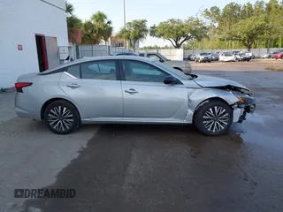 2024 Nissan Altima SV z VIN 1N4BL4DV3RN375951, wystawiony jako IAAI lot #42334342 z przebiegiem 24 068 mil mil oraz . Historia ofert i sprzedaży dostępna na DreamBid. Obrazek 13.