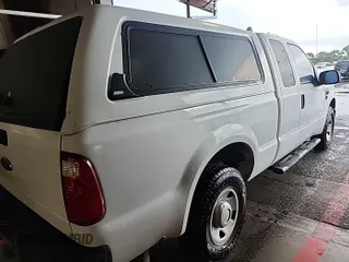 2008 Ford F-250 XL z VIN 1FTNX20568ED56668, wystawiony jako IAAI lot #42536918 z przebiegiem 84 920 mil mil oraz . Historia ofert i sprzedaży dostępna na DreamBid. Obrazek 14.