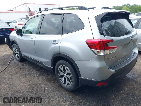 2020 Subaru Forester Premium z VIN JF2SKAJC1LH457523, wystawiony jako IAAI lot #42304635 z przebiegiem 30 390 mil mil oraz . Historia ofert i sprzedaży dostępna na DreamBid. Obrazek 3.