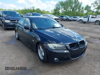2009 BMW 3 Series 328i xDrive z VIN WBAPK73549A449839, wystawiony jako IAAI lot #42265190 z przebiegiem 114 179 mil mil oraz . Historia ofert i sprzedaży dostępna na DreamBid. Obrazek 1.
