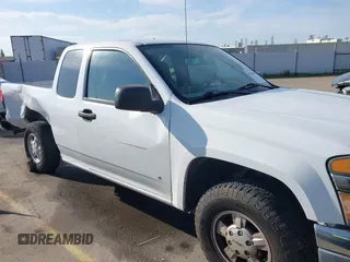 2006 GMC Canyon z VIN 1GTCS198X68248403, wystawiony jako IAAI lot #41733894 z przebiegiem 123 110 mil mil oraz . Historia ofert i sprzedaży dostępna na DreamBid. Obrazek 13.