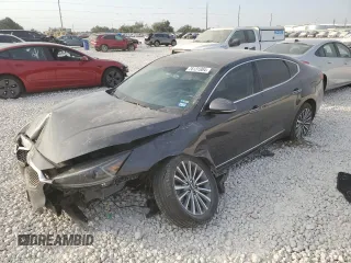 2017 Kia Cadenza Premium with VIN KNALC4J17H5048755, listed as a Copart auction lot 76131984 with 68,915 mi miles and Salvage Title. Bid and sale history available at carsss.com. Image 1.