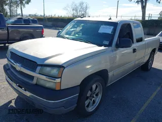 2005 Chevrolet Silverado 1500 LS with VIN 2GCEC19T051261530, listed as a IAAI auction lot 41624941 with 246,685 mi miles. Bid and sale history available at carsss.com. Image 2.