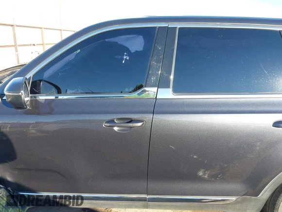2022 Kia Telluride LX z VIN 5XYP2DHC9NG214968, wystawiony jako IAAI lot #41329588 z przebiegiem 59 141 mil mil oraz . Historia ofert i sprzedaży dostępna na DreamBid. Obrazek 14.